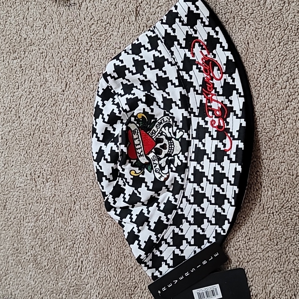 NWT Ed Hardy Reversible Bucket Hat